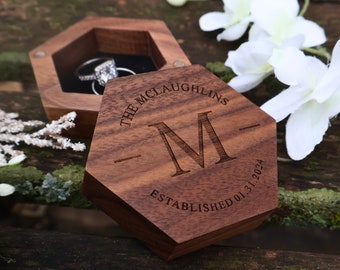 Caja de anillo de boda personalizada, caja de anillo de madera, caja de compromiso, caja de anillo portador de anillo, soporte de caja de anillo, soporte de anillo personalizado, anillo hexagonal grabado