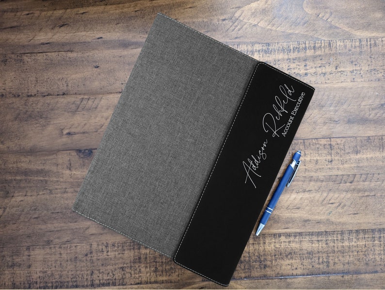 Personalisiertes Portfolio, Business Portfolio, personalisiertes Journal, Abschlussgeschenk, Lehrer Geschenk, graviertes Side Flap Notizbuch Bild 5