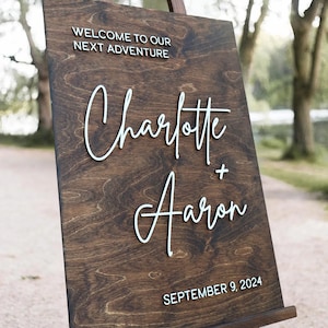 Hochzeit Willkommensschild, personalisiertes Willkommensschild, Hochzeitsschild mit Namen, vertikales Hochzeitsschild aus Holz, Beschilderung zur Hochzeit, rustikale Hochzeitsdeko