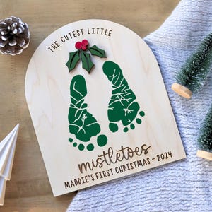 DIY voetafdrukkunst, eerste kerst baby, bord maretak, houten kinderambacht, aangepaste kinderaandenken, gepersonaliseerd kerstdecor baby