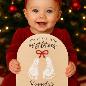 DIY Fußabdruck Weihnachtskunst, Babys erstes Weihnachten, Mistelzweig-Schild-Kinderhandwerk, kundenspezifisches Kinderandenken, personalisiertes Baby-Weihnachtsdekor Bild 2