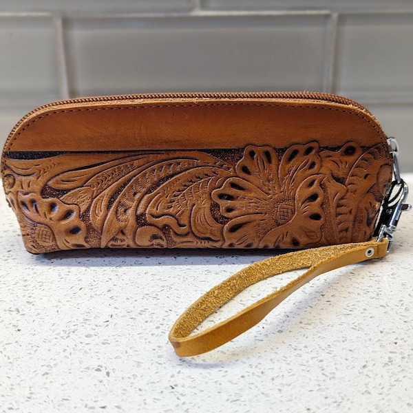 Vintage Tooled Leather Clutch / Vintage Leather Hippie Purse / Leather Clutch / Vintage Tooled Leather Flower Wrist Strap Clutch