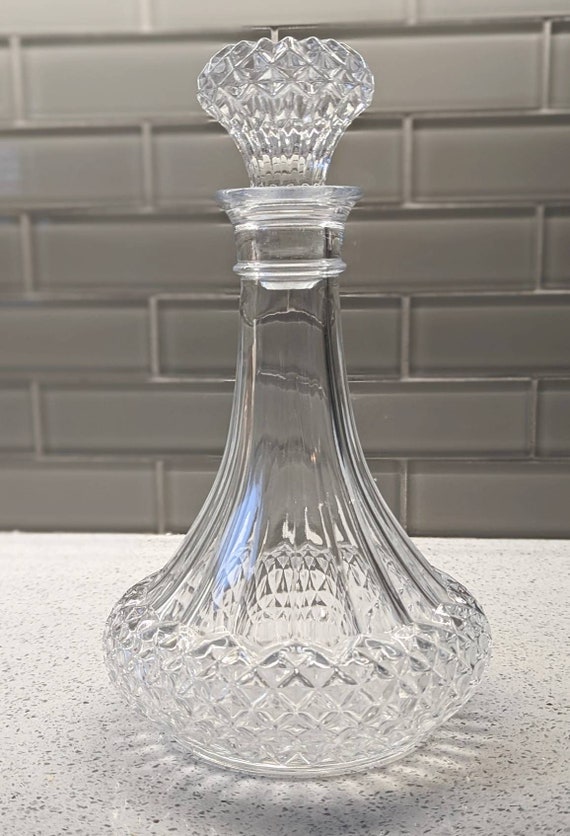 Glass decanter 2024