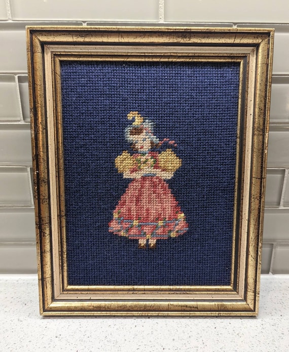 フランスアート　額縁セット　NEEDLEPOINT Vintage Vintage Handmade Framed Flower Needlepoint Wall Art - Etsy