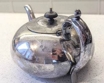 Vintage 32oz M & Co EPBM Teapot / Electroplated Britannia Vintage 32oz M & Co EPBM Teapot / Electroplated Britannia