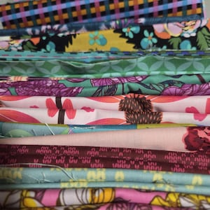 1 pond. Anna Maria-restantenpakket: 4-6 inch breed, 100% katoenen stof, ongeveer 3 yards