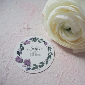 Sticker „Schön, dass es dich gibt“ – Blumenkranz, Aquarell, Geschenk, Lettering, rund, Aufkleber, Fineart