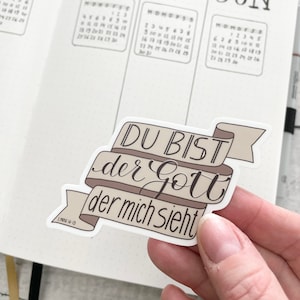 XL Christelijke sticker – Jij bent de God die mij ziet – Bijbelvers, jaarmotto, bemoediging, cadeau