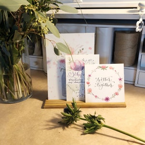 Großer Kartenhalter Olive 25 cm – Holzleiste für Postkarten, Prints & Fotos | natürliche Deko aus Holz