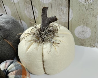 Kürbis aus Wollfilz: Creme Herbst Dekor