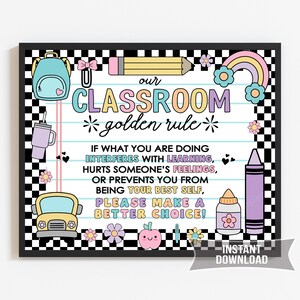 K&ouml;nnte beinhalten: Ein farbenfrohes Klassenzimmerposter mit einem schwarz-wei&szlig;en Schachbrettmuster. Das Poster zeigt Illustrationen von Schulmaterialien und den Text "our classroom golden rule". Der Text enth&auml;lt den Satz "Please make a better choice!"