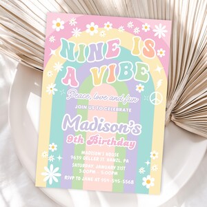 Faire-part d'anniversaire groovy pour 9 ans, MODÈLE neuf est une invitation ambiance, carte de fête rétro, modèle neuvième anniversaire, téléchargement immédiat, impression GR1