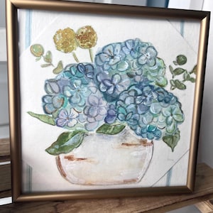 ゴールドフレームの青いアジサイの水彩画 | 手描きの花のアート | コテージコアのボタニカルデコレーション
