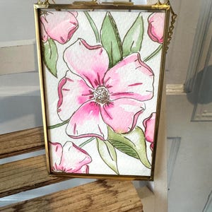 Postal floral rosa en acuarela con marco dorado / Arte floral pintado a mano / Decoración botánica para pared