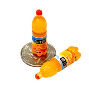 JUGO DE NARANJA en miniatura para casa de muñecas, mini botella de JUGO, miniatura para objetos de lenguaje Montessori y cajas del alfabeto, educación en el hogar, accesorio de elfo