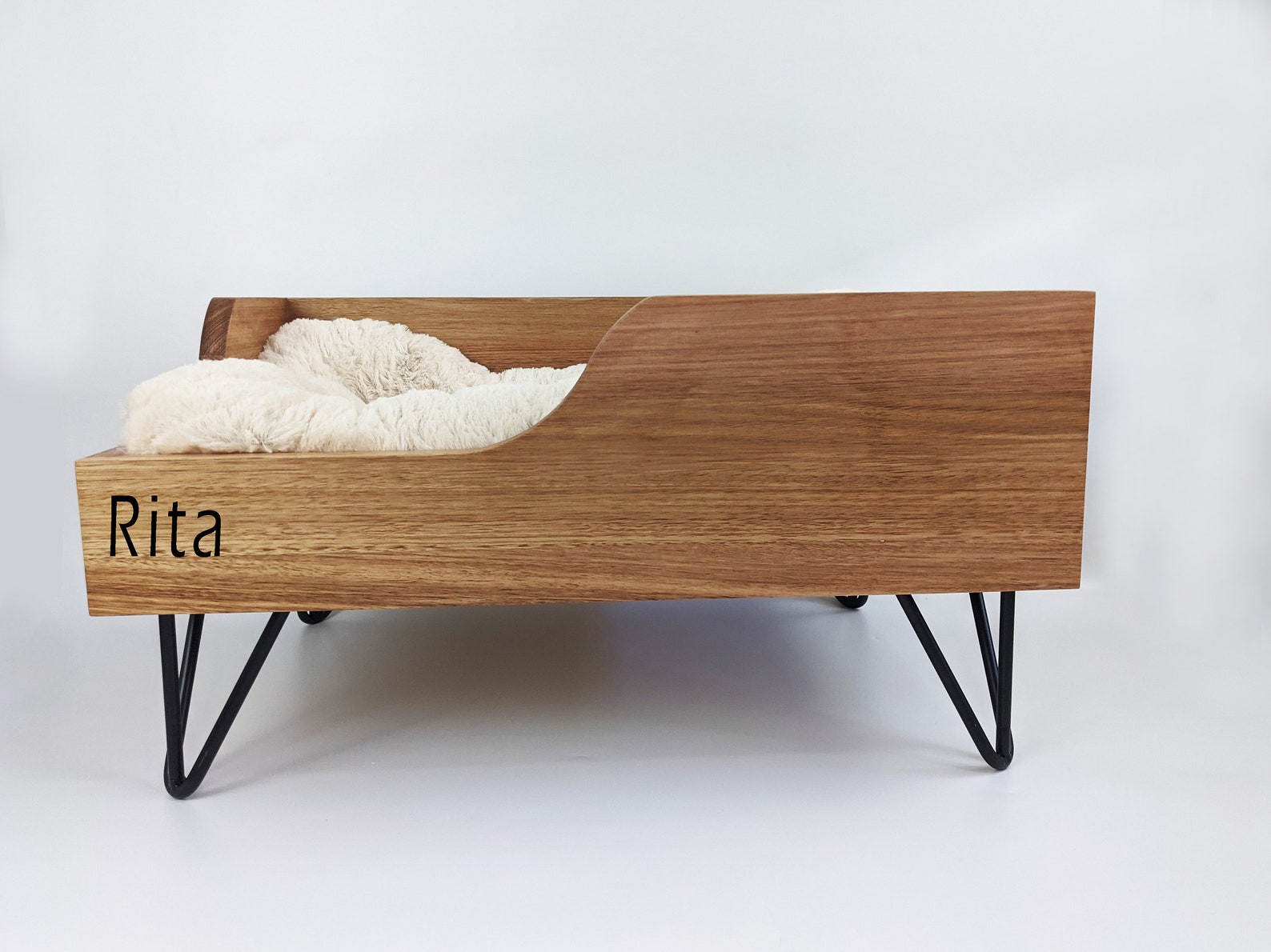 6+ Cool Wooden Dog Beds for Australians