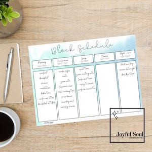 Puede incluir: Un planificador de horario de bloques imprimible con un fondo de acuarela en tonos azules y verdes. El planificador está dividido en seis secciones: Mañana (6am-9am), Escuela en casa (9am-12pm), Trabajo (12pm-3pm), Cena (3pm-7pm), Noche (7pm-10pm). Cada sección tiene una lista de tareas que se deben completar durante ese bloque de tiempo.