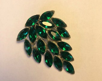 Großer 1930s 1940s Smaragdgrüner Strass Tropfen Blatt Kleid Clip