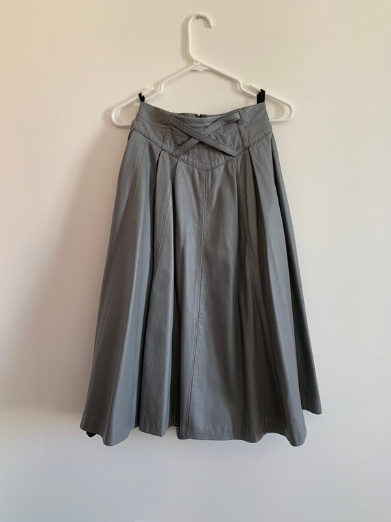 VINTAGE leather midi skirt | Grey | Pleated