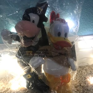 The Disney Store Original Classic  Pilgrim Goofy & Indian Donald Set