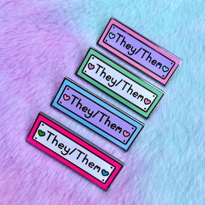 They Them Non Binary Pronouns Badge - Kool Badges - Foto 5