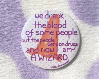 Badge And Now I Am a Wizard // Ce que nous faisons dans l'ombre Nandor WWDITS Pin's 50 mm