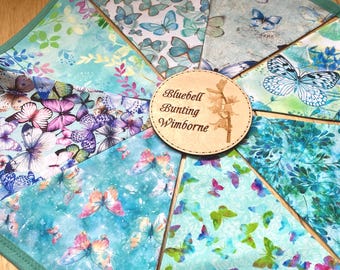 Girlande mit grünen Schmetterlingen: Wohnaccessoire für Frühling und Sommer, handgefertigte Girlande aus Baumwollstoff, 8 Fähnchen