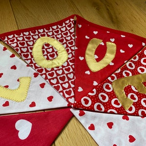 Valentine&#39;s Day Bunting: Red, White & Gold Hearts - Cotton Fabric Garland - 6 Flags