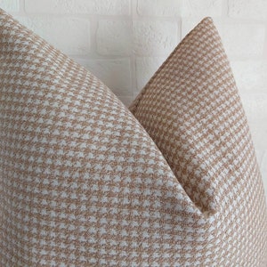 Beige Houndstooth Pillow Cover Modern Geometric Pillow Beige Woven Pillow Midcentury Pillow Cover Retro Houndstooth Pillow Farmhouse Pillow