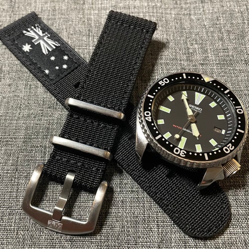 Cinturino militare in nylon premium / scala grigia patriottica australiana / nero / sgancio rapido 20/22