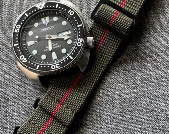 Correa de reloj de nailon MN de la Marina Nacional Francesa / Verde con raya roja / Acero PVD negro / Nueva 20 mm/22 mm.
