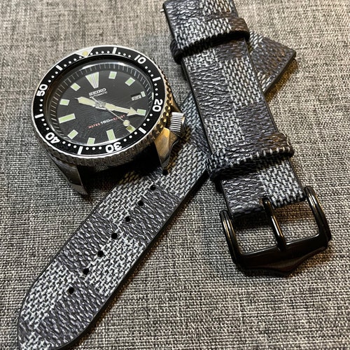 Cinturino in silicone per orologio sportivo / Vintage Chess Design / Nero grigio / PVD Acciaio nero / 20/22mm