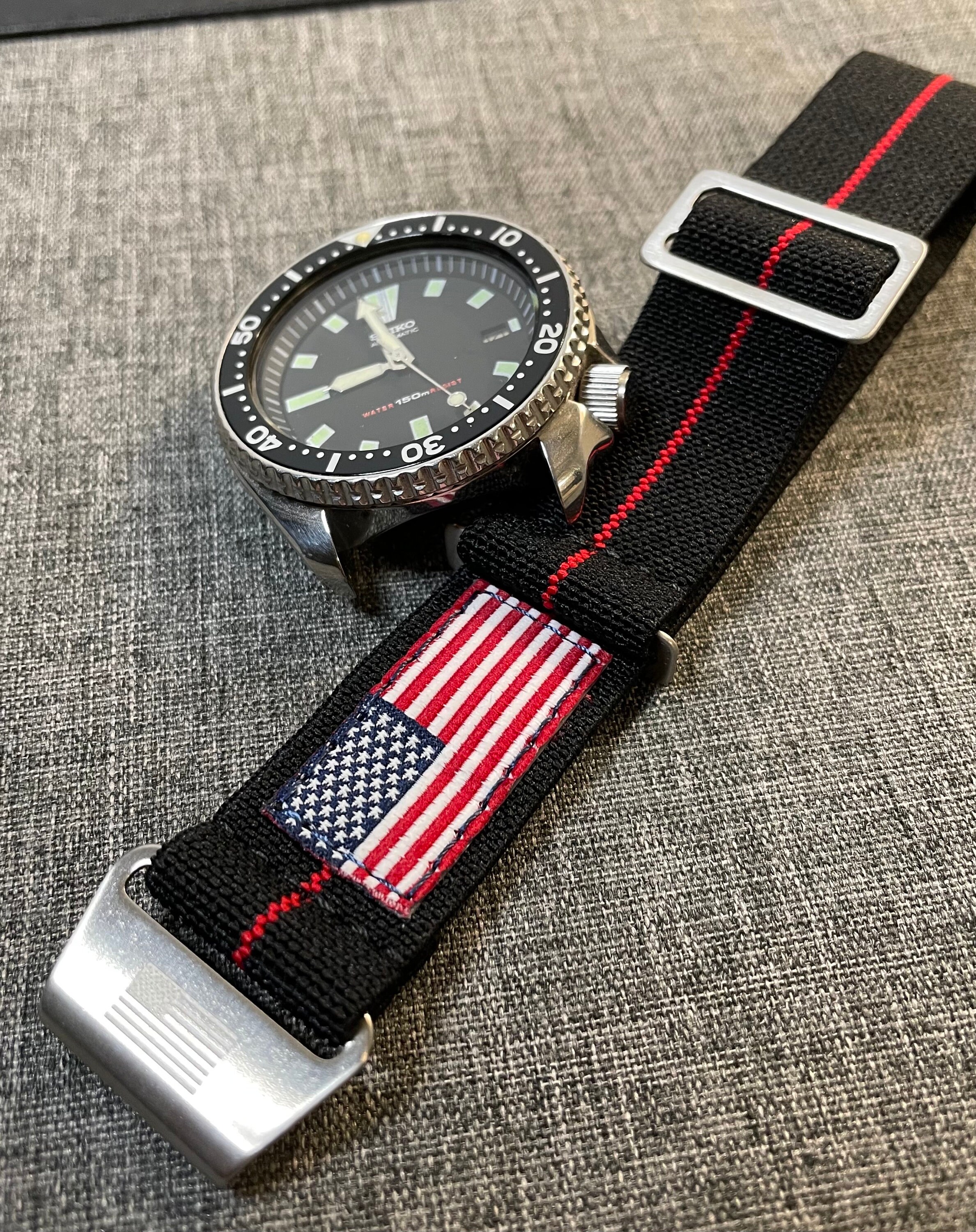 US Marine Nationale Nylon Watch Strap / Patriotic colours / Black Red Stripe / Stainless Steel / New - 20mm/22mm