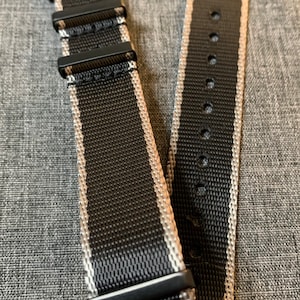 Pulseira de relógio de nylon militar premium / preta - bordas cinza / aço preto PVD / nova 20 mm / 22 mm