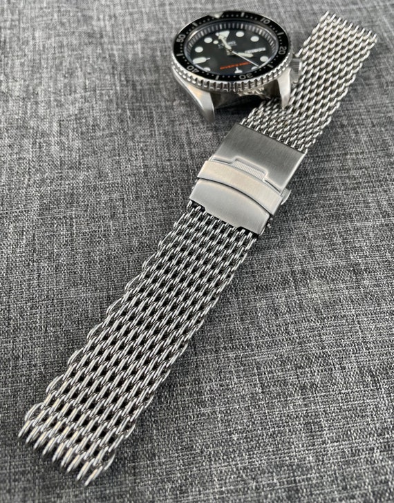 Amazon.com: Stainless Steel 22mm Watch Band Silver Solid Replacement  Wristbands Metal Watch Strap Bracelet Classic Straight End with Double  Clasp Push Button : Juntan: Clothing, Shoes & Jewelry