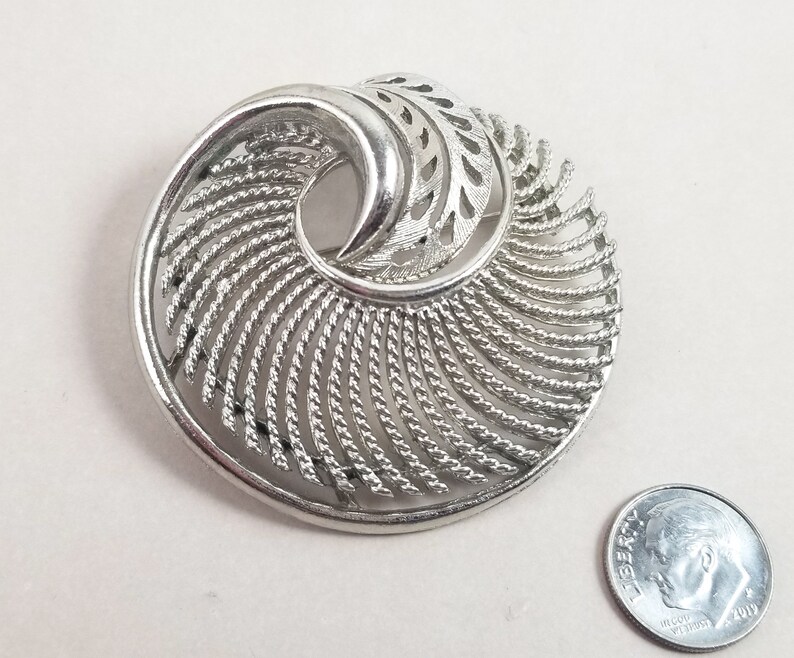 LISNER Signed 1960s Silvertone Brooch Pin Abstract Modernist Style Vintage