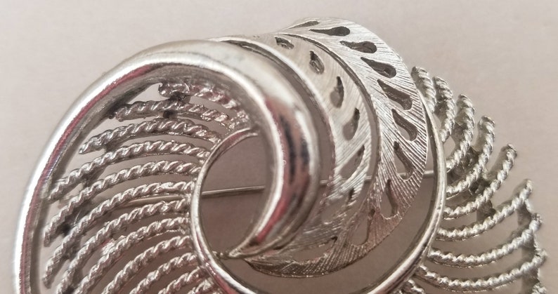 LISNER Signed 1960s Silvertone Brooch Pin Abstract Modernist Style Vintage