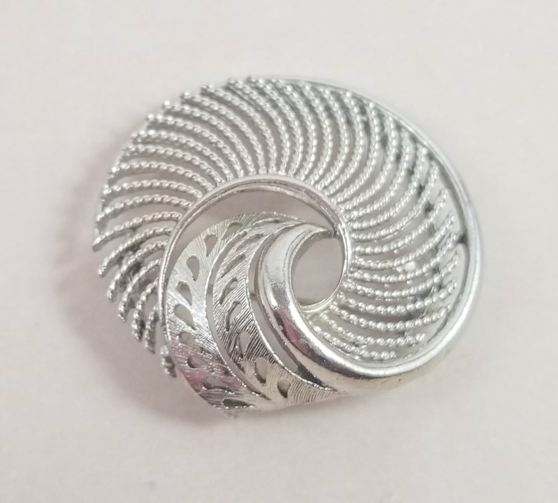 LISNER Signed 1960s Silvertone Brooch Pin Abstract Modernist Style Vintage