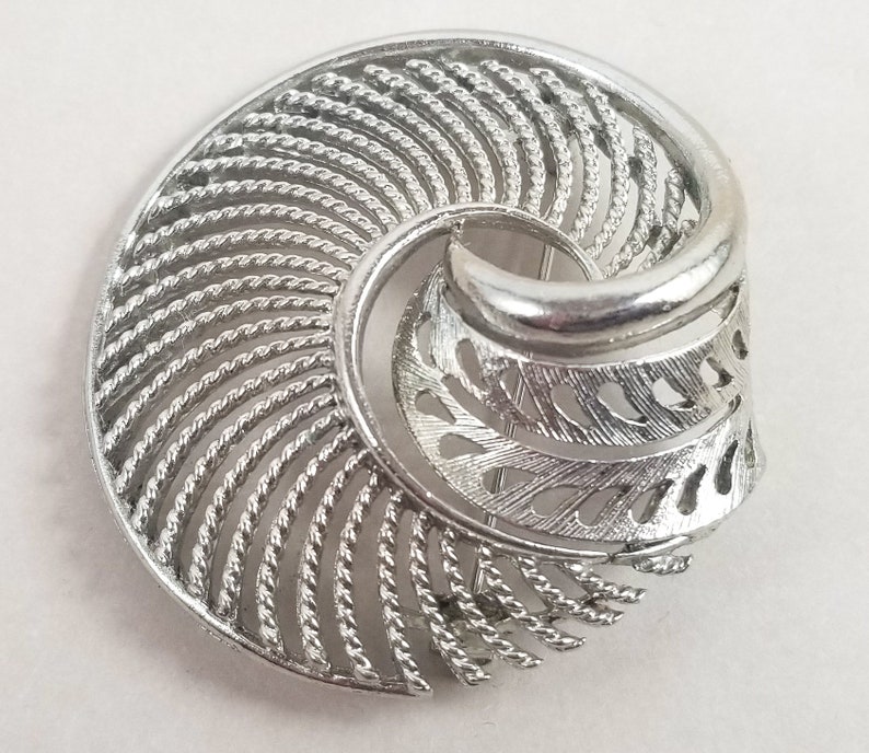 LISNER Signed 1960s Silvertone Brooch Pin Abstract Modernist Style Vintage