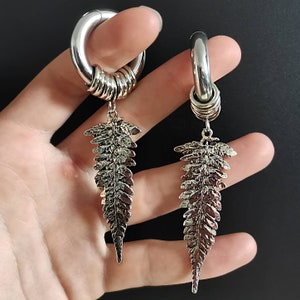 SILVERCOLORED RINGED FERN Hoop Earweights ab 30 Euro