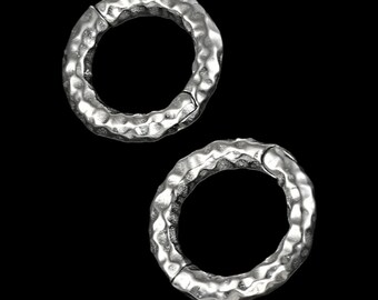 SILVERCOLORED SMALL HAMMERED Hoop Earweights ab 25 Euro