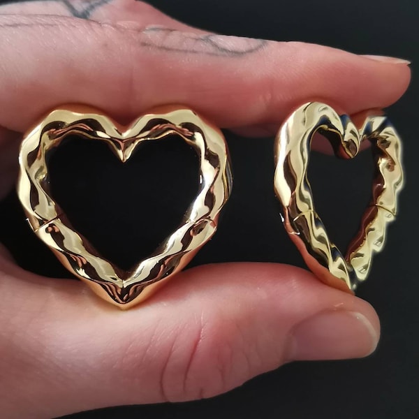 GOLDCOLORED TWISTED HEART Earweights ab 25 Euro *best gift idea for man woman all genders alternative punk witchy girls*