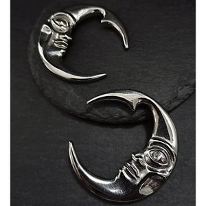 Silvercolored Crescent Hangers ab 22,50 Euro