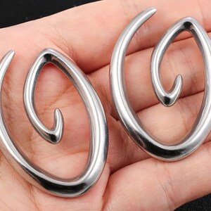 Silvercolored Pointed Swirl Hangers ab 22,50 Euro