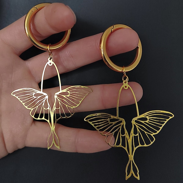 GOLDCOLORED LUNA MOTH Hoop Hangers ab 25 Euro