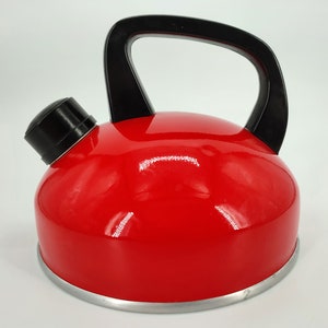Vintage red whistling kettle 70s, mid century red aluminium enamel teapot 1 liter, 70s water kettle country kitchen decor, gas stove camping