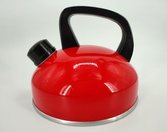 Vintage red whistling kettle 70s, mid century red aluminium enamel teapot 1 liter, 70s water kettle country kitchen decor, gas stove camping