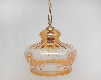 Lampa wisząca w stylu vintage, pomarańczowo-złota z lat 50., lampa wisząca z mosiądzu w połowie wieku z trawionymi kwiatami, lampa wisząca w stylu vintage z francuskiego szkła opalizującego