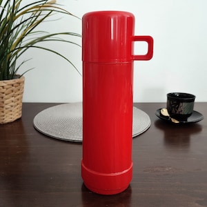 Vintage 70s medium red thermos with cup and stopper, travel thermos bottle with glass insert, kitchen decoration, gift for lovers of the 70s