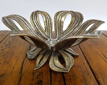 Vintage metal flower bowl Gallo design mid century, 60s haevy flower metal serving bowl coated with brass, serving dish, vintage home decor